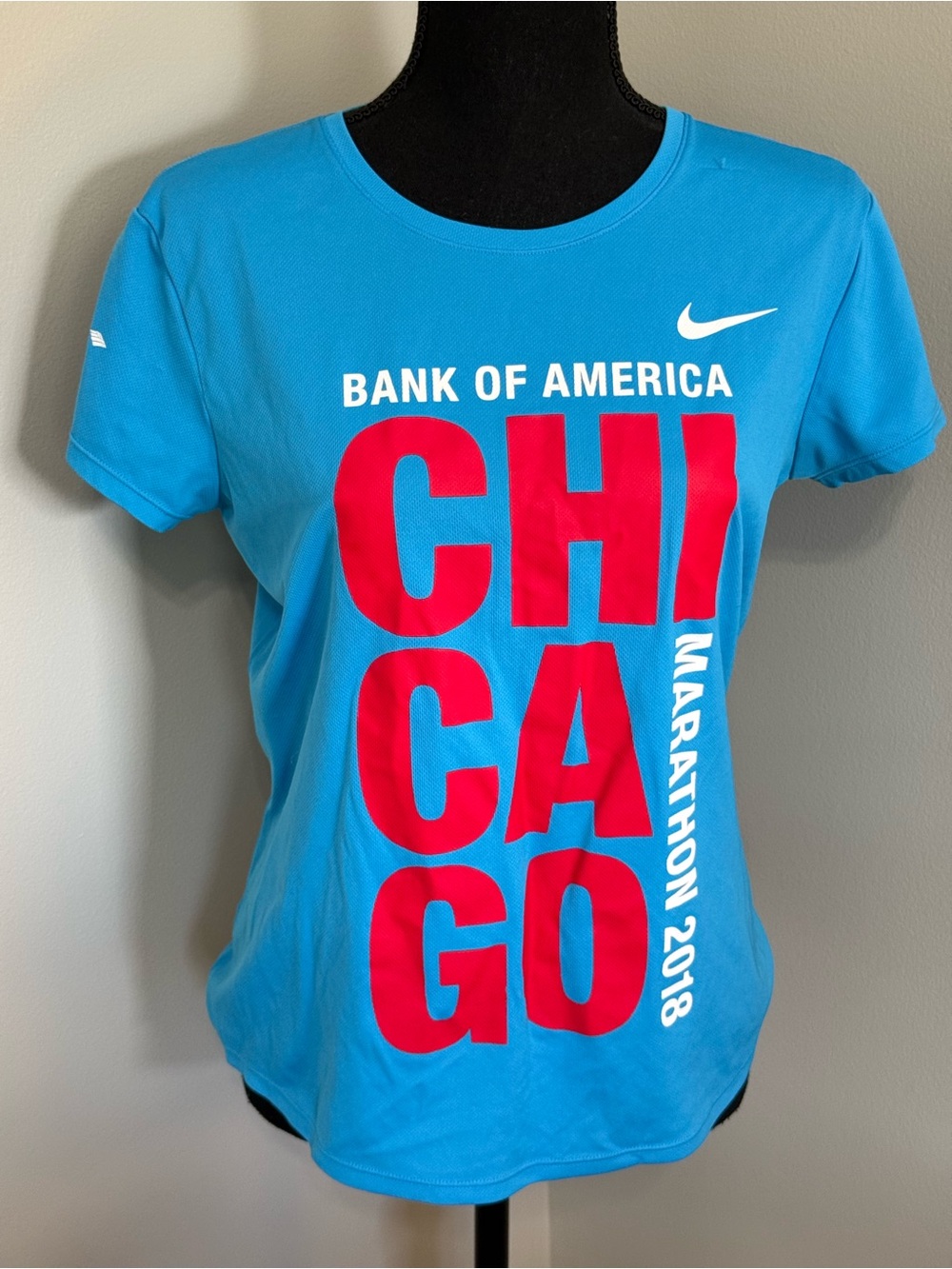 Nike 2018 Chicago Marathon Blue Dri-FIT Athletic Tee (women’s medium)